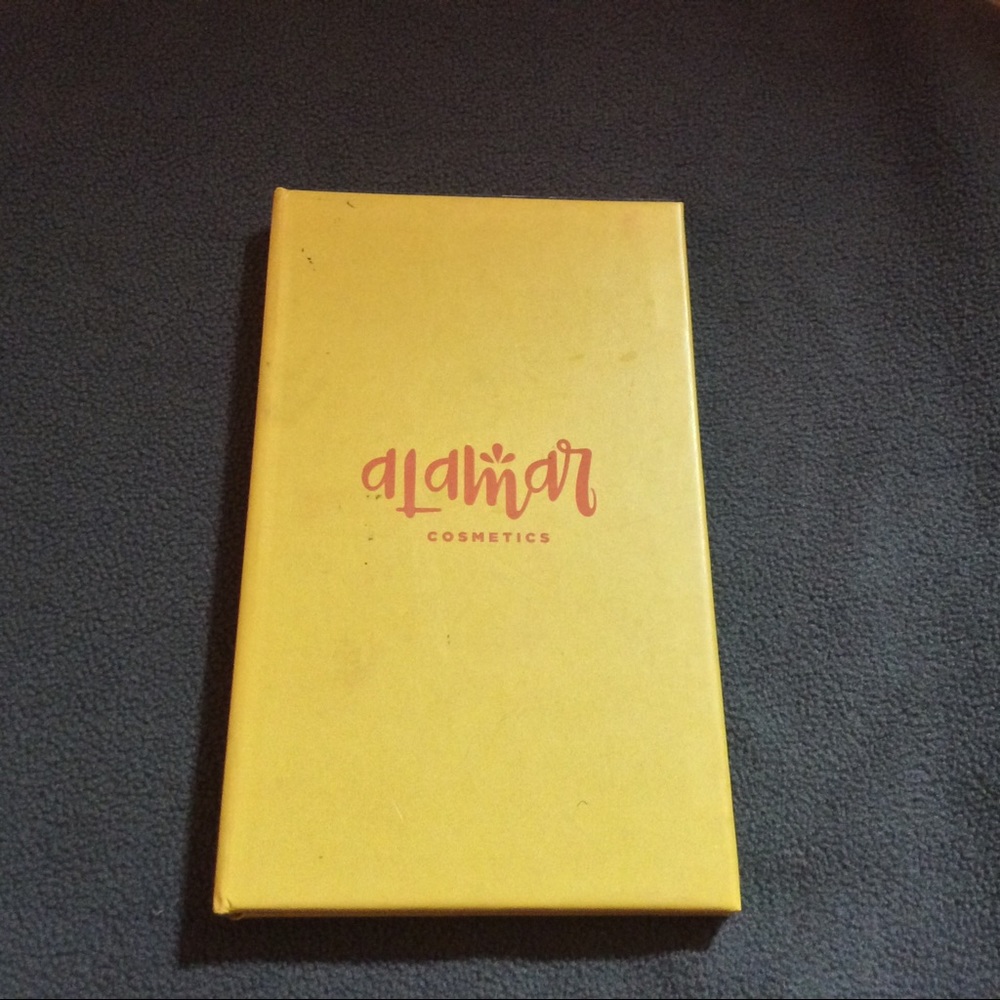 Alamar cosmetics eyeshadow palette